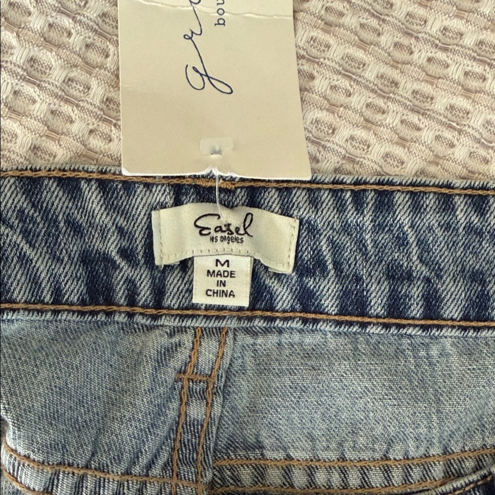 Easel Blue Boyfriend Jeans with Patchwork
Size Medium. New with tags. - Picture 6 of 10